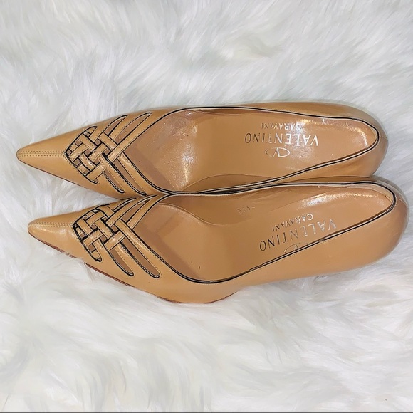 VALENTINO GARAVANI Crisscross Leather Pumps - Picture 8 of 16